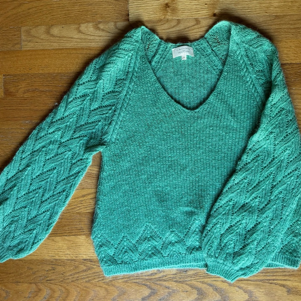 La Maille Sezane v-neck sweater - gorgeous shade of green!